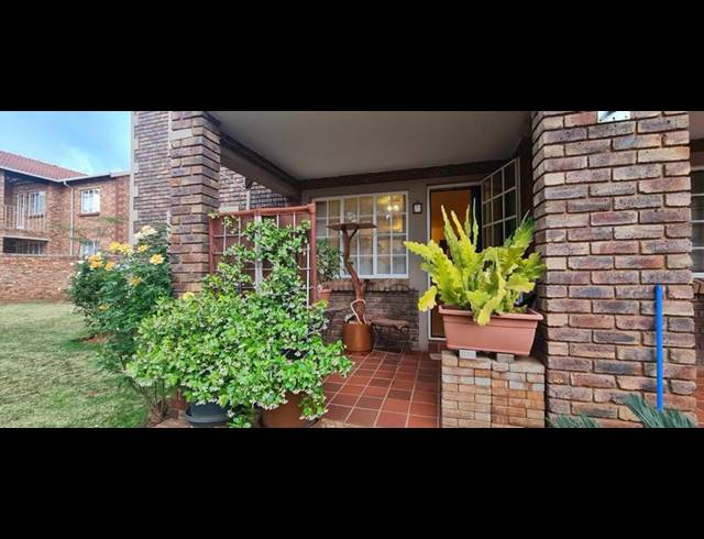 1 BEDROOM APARTMENT FOR SALE IN DIE HOEWES